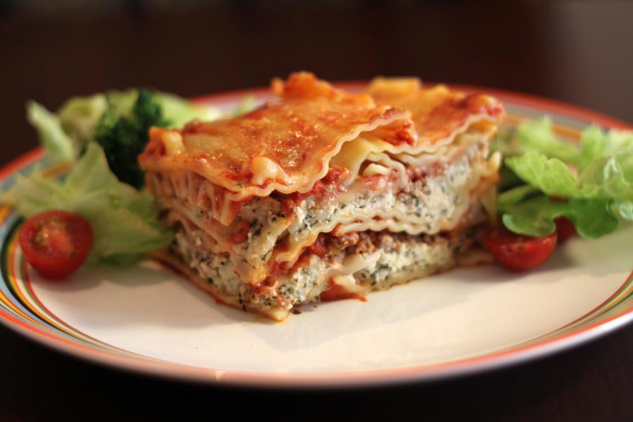 Lasagna with salad. Photo by Flickr from https://commons.wikimedia.org/w/index.php?curid=18808925